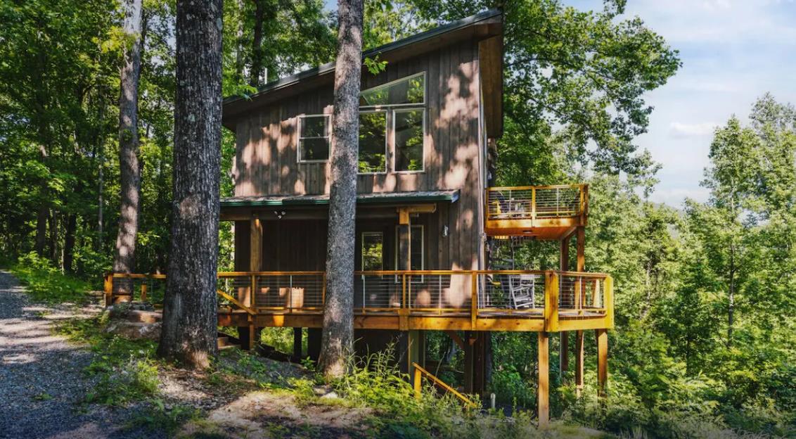 7 Luxurious Treehouse Rentals in Virginia
