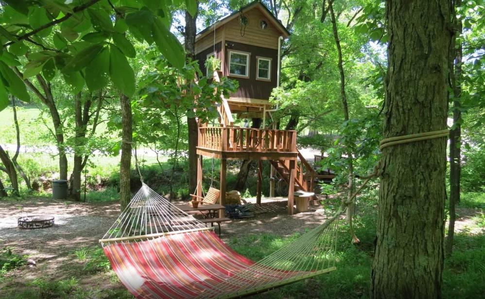 Cozy and Charming Illinois Treehouse Rentals